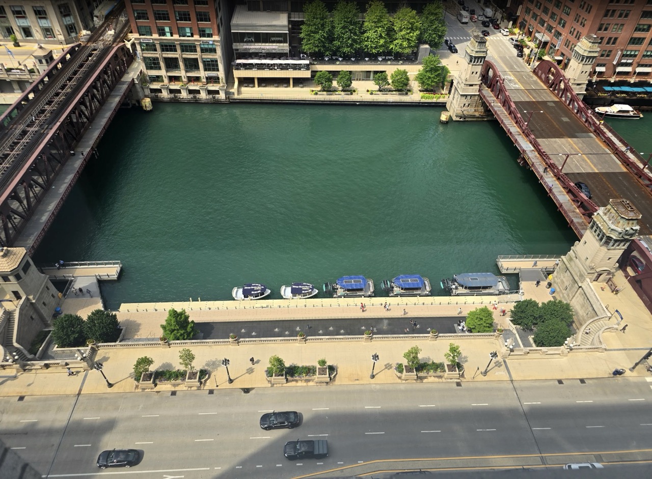  Chicago Water Plaza - Downtown
